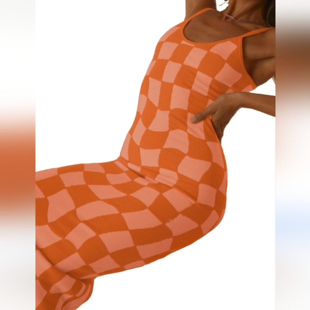 Eye-Catching Orange and Pink Checkerboard
Knit Maxi Dress size S